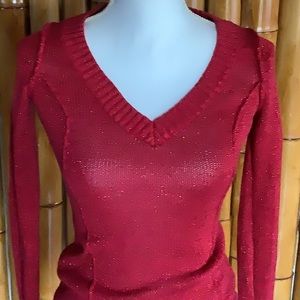 Guess by Guess beautiful red shimmering v-neck sweater Great Condition Size S